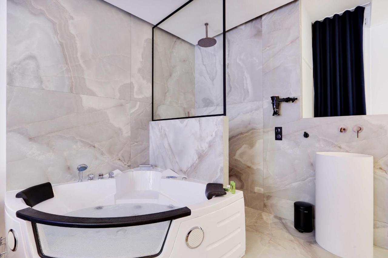 Couples Getaway Unit With Jacuzzi - Center Holiday home *